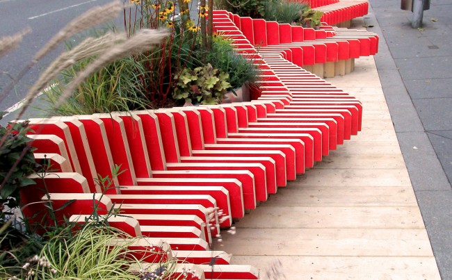 Parklet-Bench_WMBstudio_Tooley-Street_London-Bridge_Team-London-Bridge_Transport-for-London_dezeen_1568_4 (1)